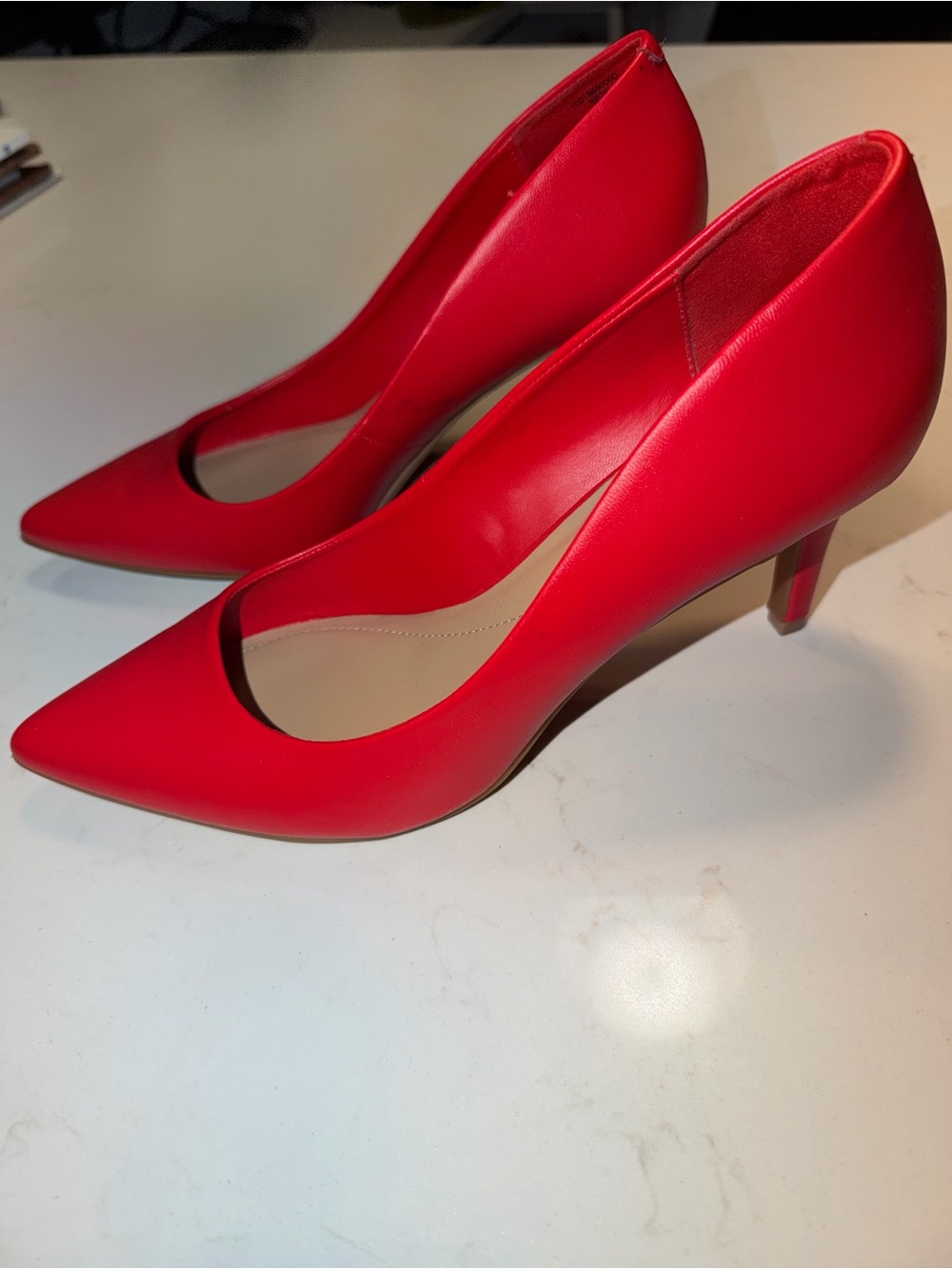 Classic Pointed-Toe Red Pumps with Mid Heel